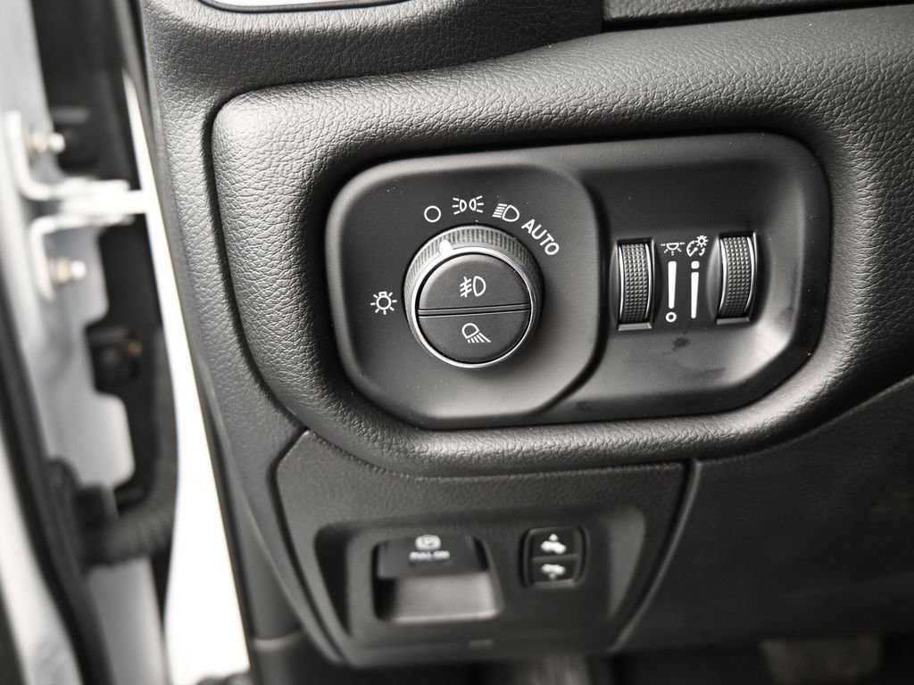 Used 2025 RAM 1500 Laramie image 33