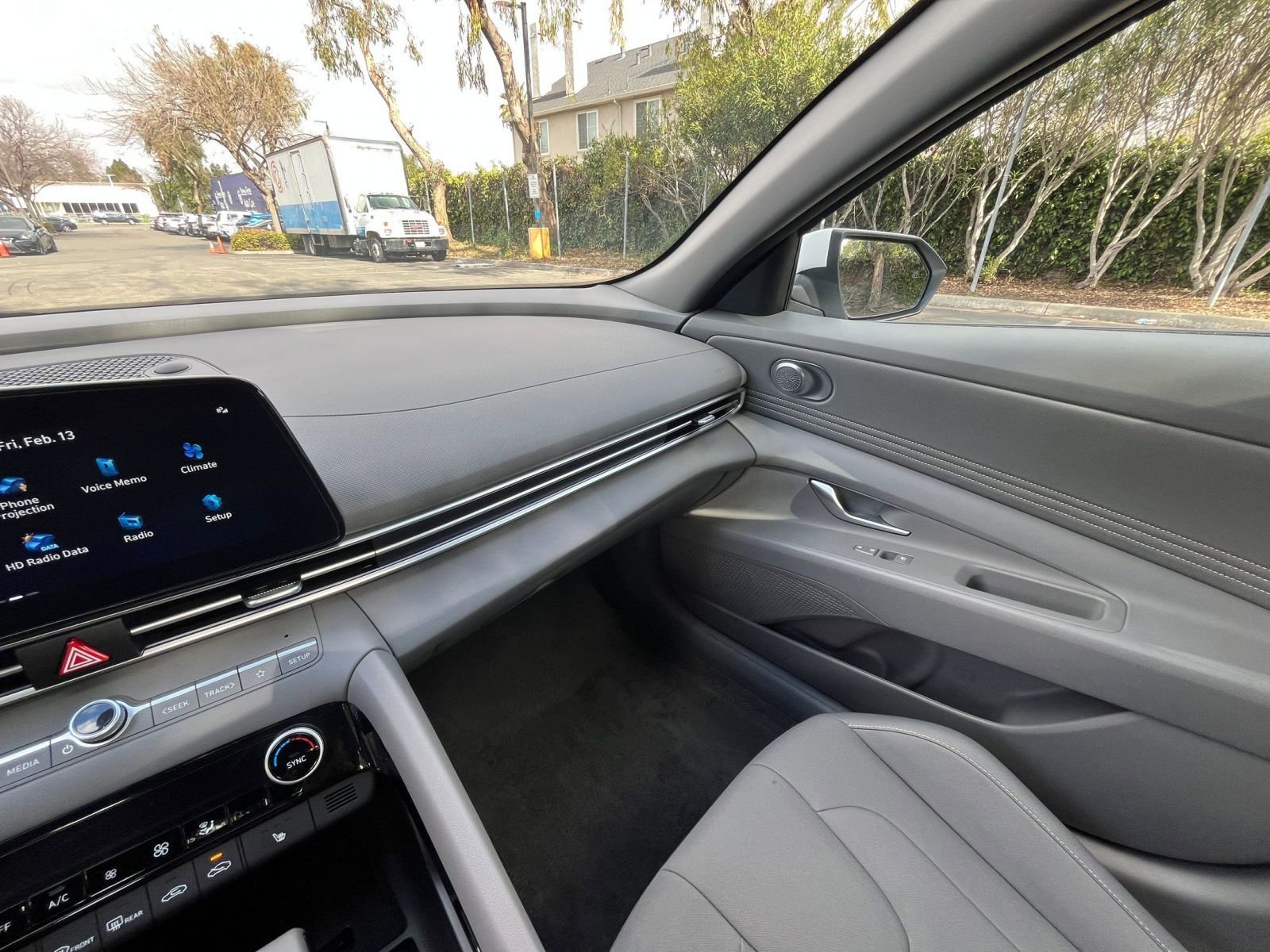 Used 2025 Hyundai Elantra SEL image 36