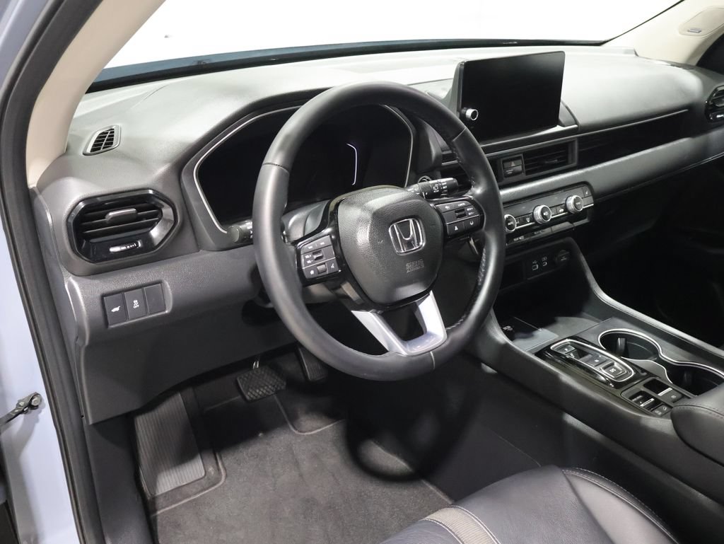 Used 2023 Honda Pilot Touring image 14