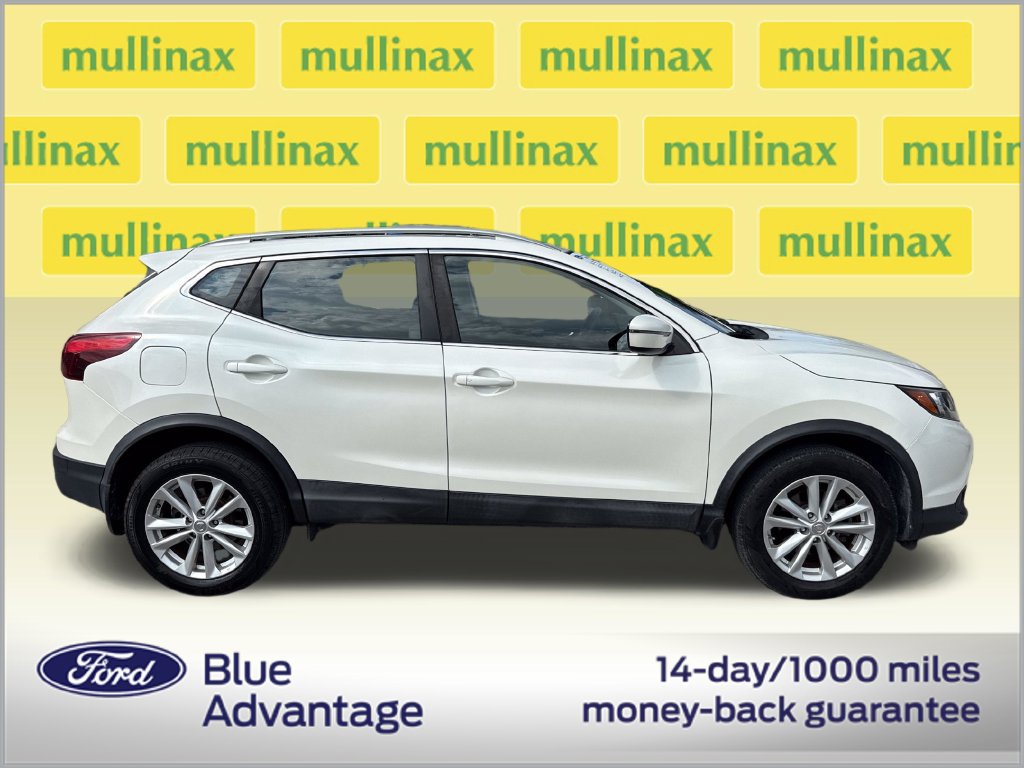 Used 2017 Nissan Rogue Sport SV FWD image 2