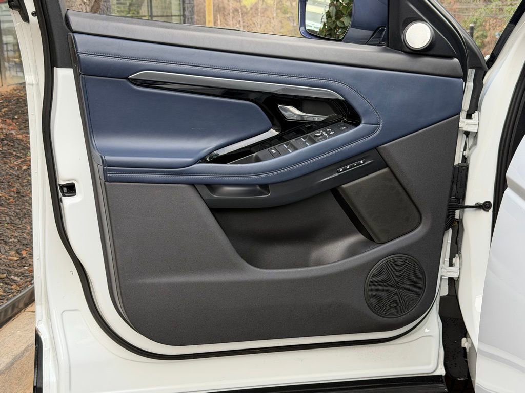 Used 2020 Land Rover Range Rover Evoque R-Dynamic SE image 28