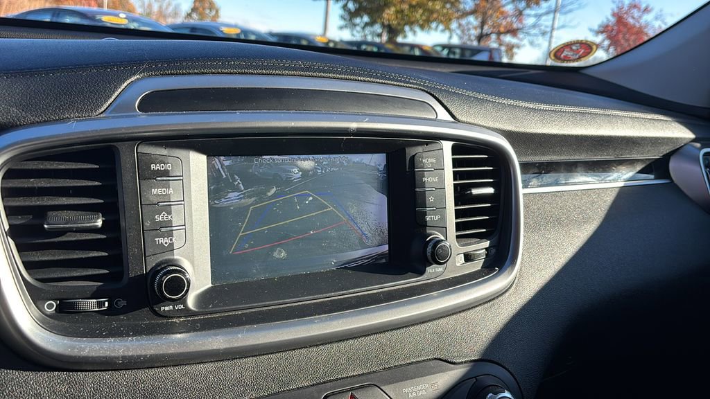 Used 2019 Kia Sorento LX image 22
