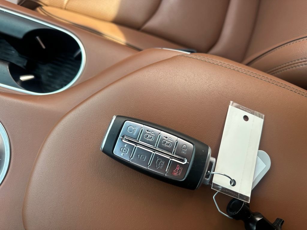 Used 2022 Genesis GV70 2.5T w/ Advanced Package image 33