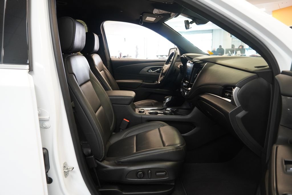 Used 2023 Chevrolet Traverse LT image 29