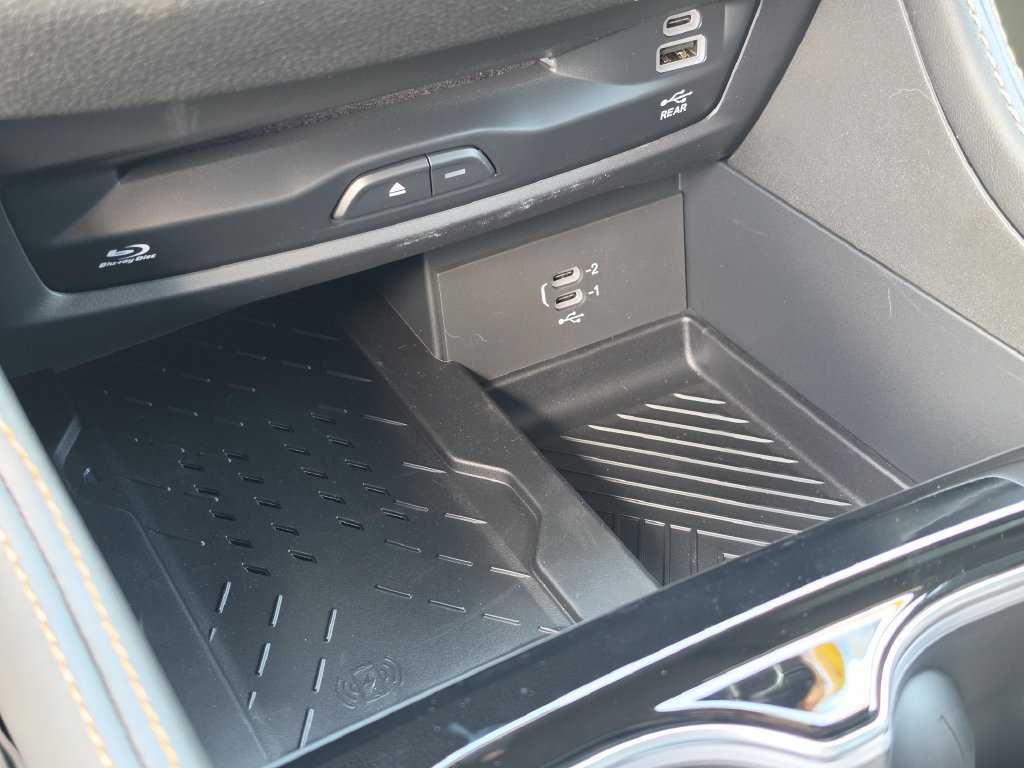 New 2027 Chrysler Pacifica Pinnacle w/ Theater Group FWD image 28