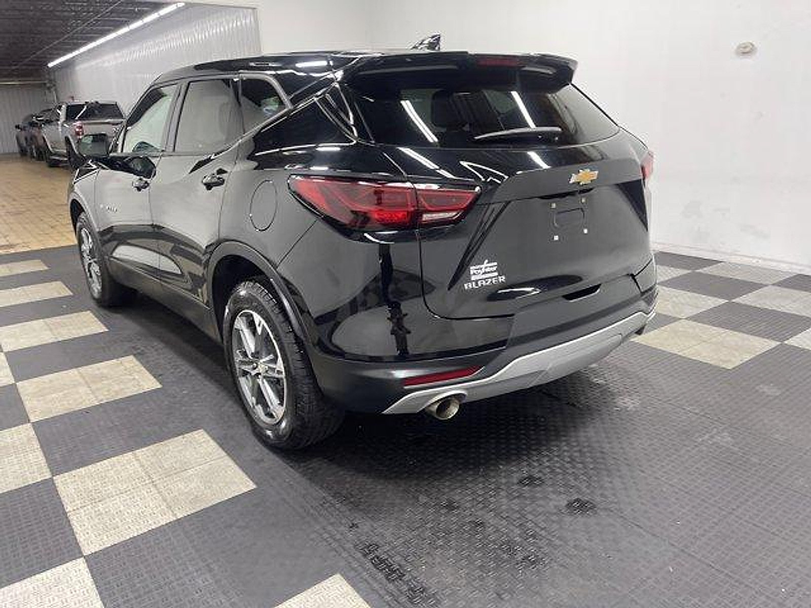 Used 2025 Chevrolet Equinox LT w/ Convenience Package II FWD image 2