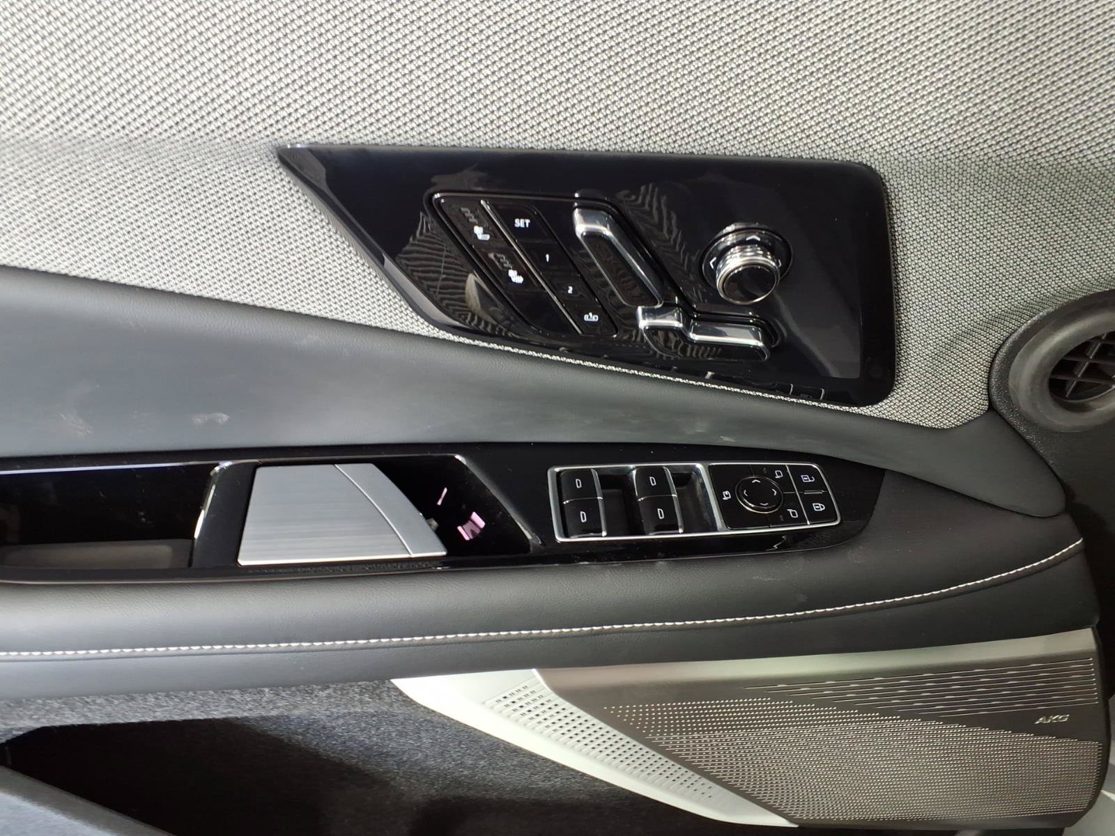New 2026 Cadillac Optiq Sport 1 w/ LPO, Floor Liner Package AWD/4WD image 12