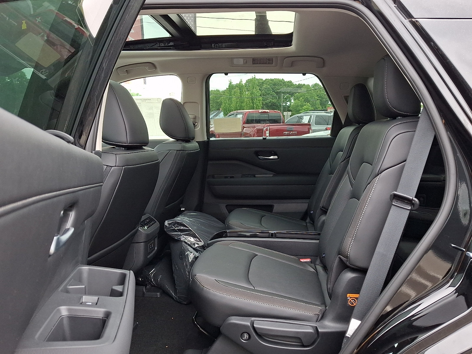 New 2026 Nissan Pathfinder SL w/ SL Premium Package AWD/4WD image 7