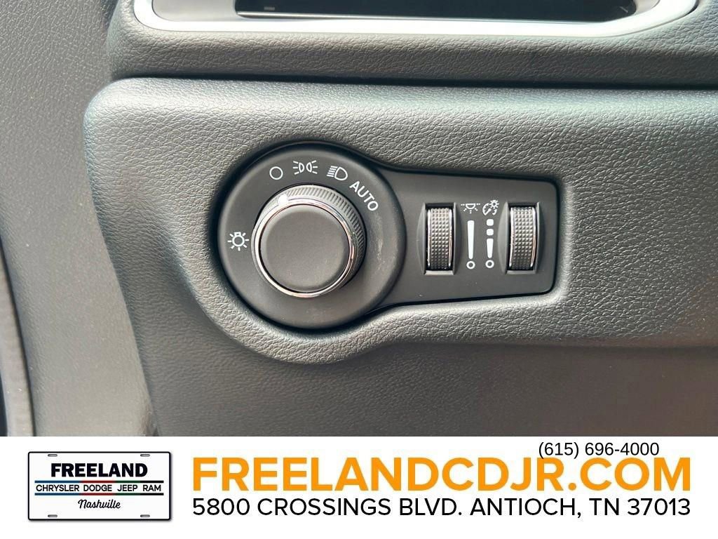 New 2026 Chrysler Voyager LX image 14