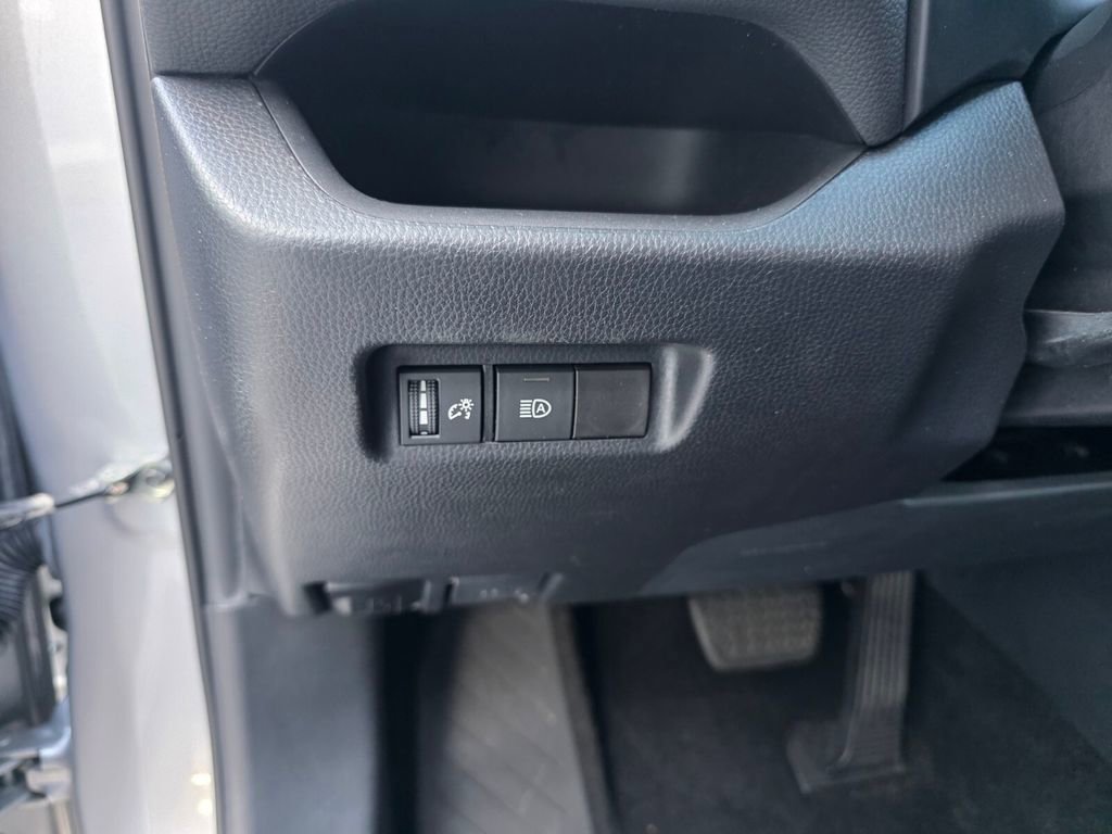 Used 2021 Toyota RAV4 LE image 26