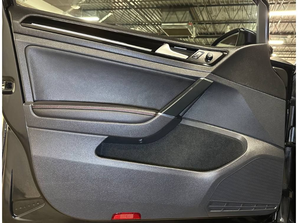 Used 2016 Volkswagen GTI SE FWD image 18