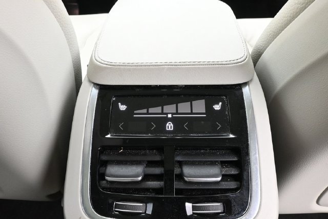 Used 2025 Volvo XC90 B5 Plus w/ Protection Package Premier AWD/4WD image 33