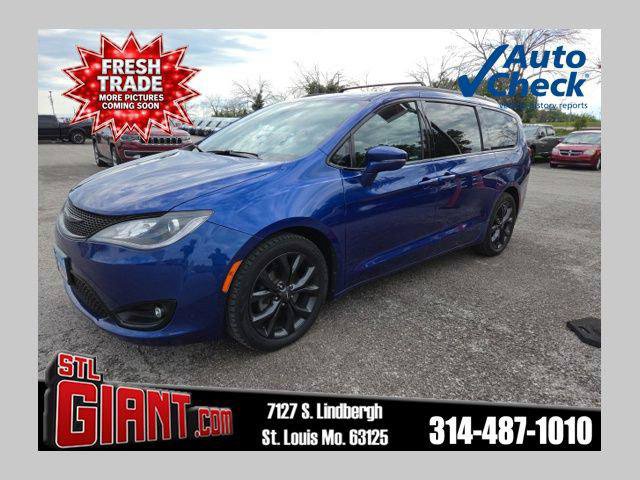 Certified 2019 Chrysler Pacifica Limited w/ S Appearance Package