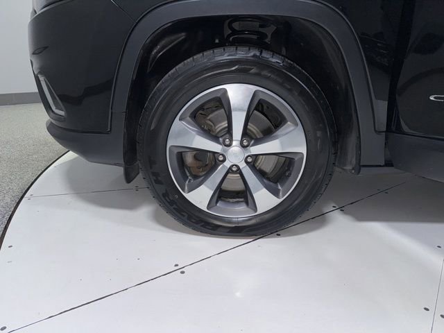 Used 2020 Jeep Cherokee Limited image 7