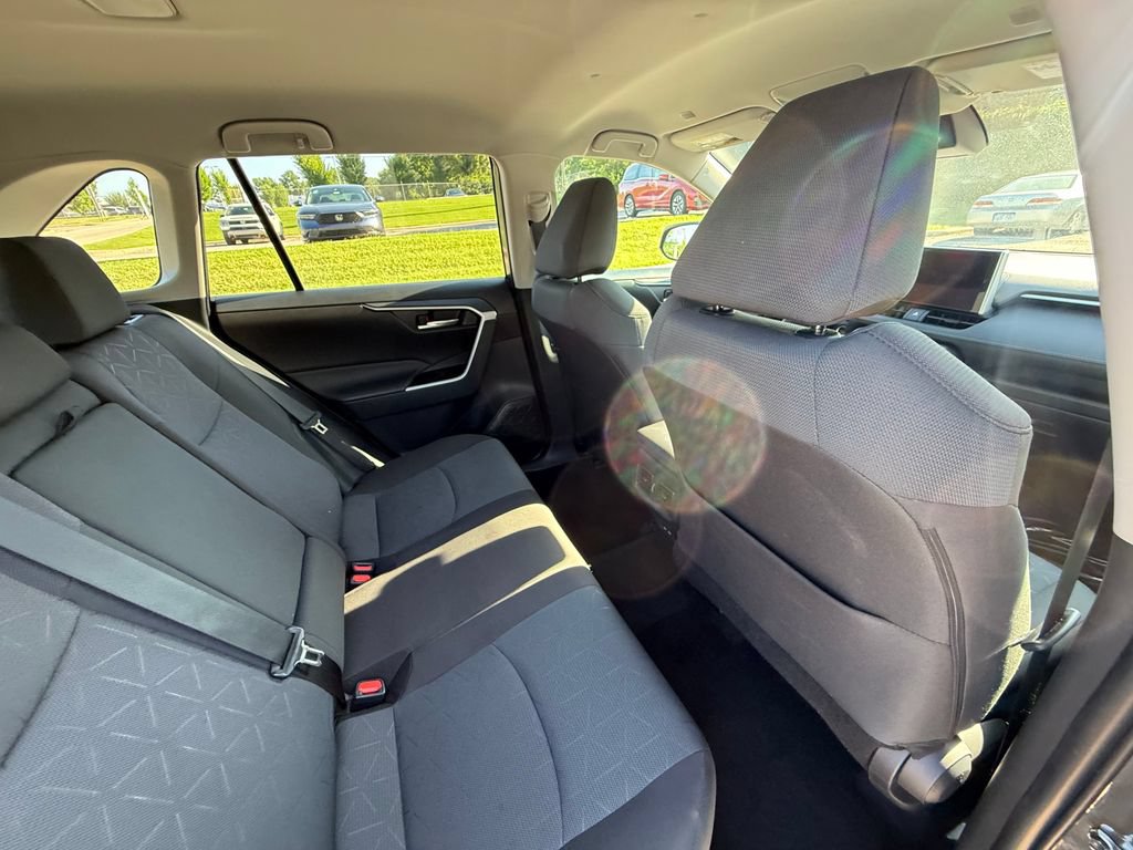 Used 2025 Toyota RAV4 XLE FWD image 37
