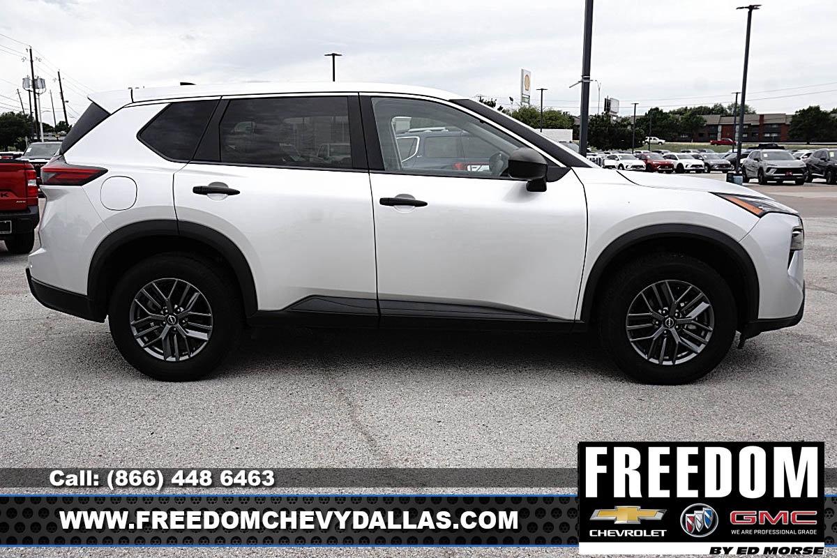 Used 2024 Nissan Rogue S FWD image 40