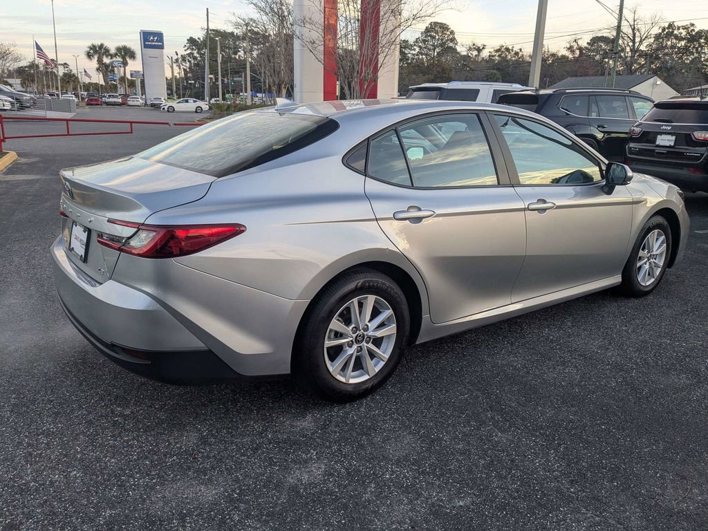 Used 2025 Toyota Camry LE image 4