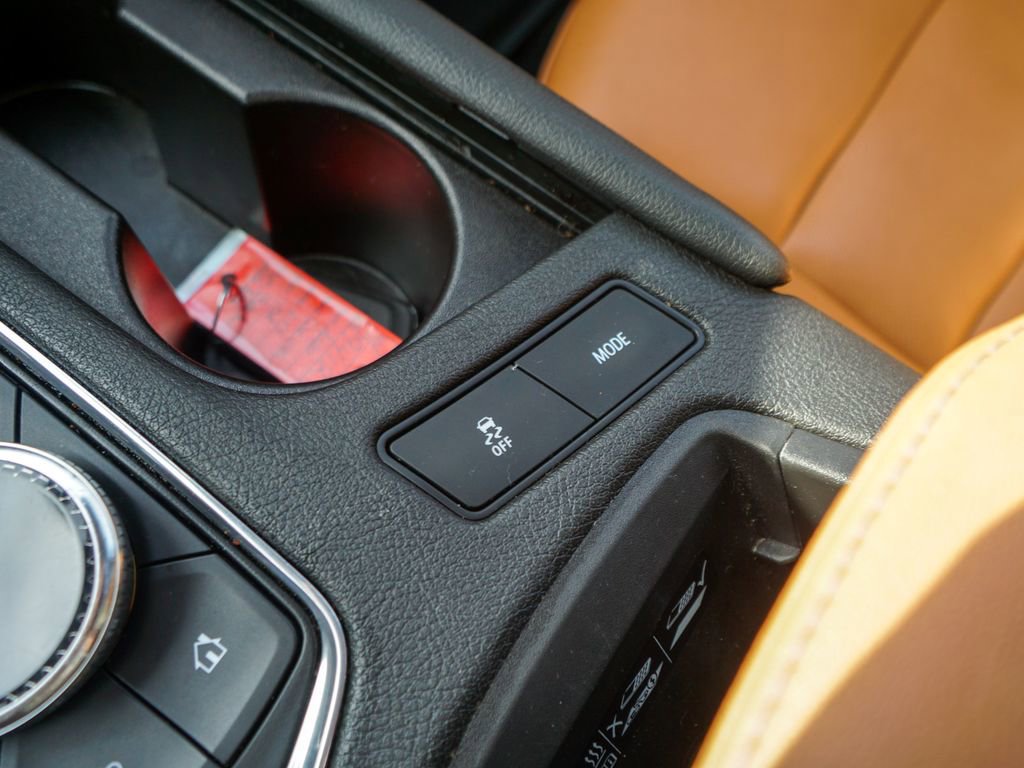 Used 2020 Cadillac XT5 Premium Luxury w/ LPO, Floor Liner Package image 28