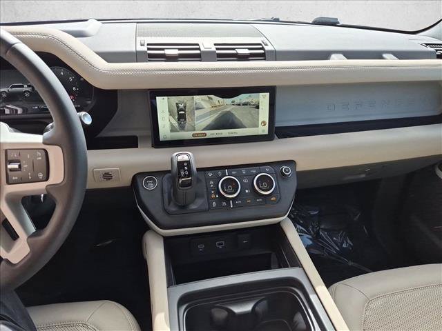 Used 2024 Land Rover Defender 110 SE AWD/4WD image 15