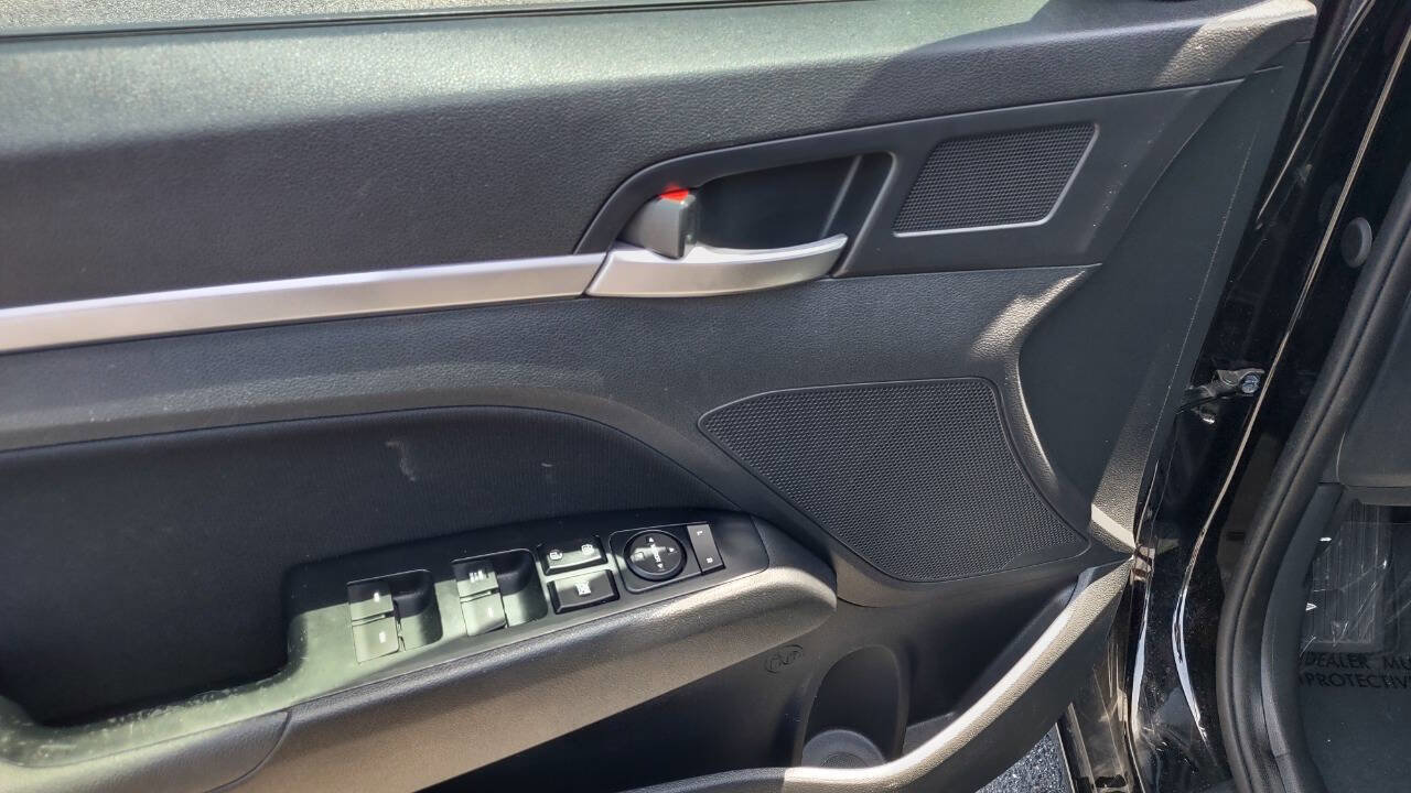 Used 2019 Hyundai Elantra SEL image 12