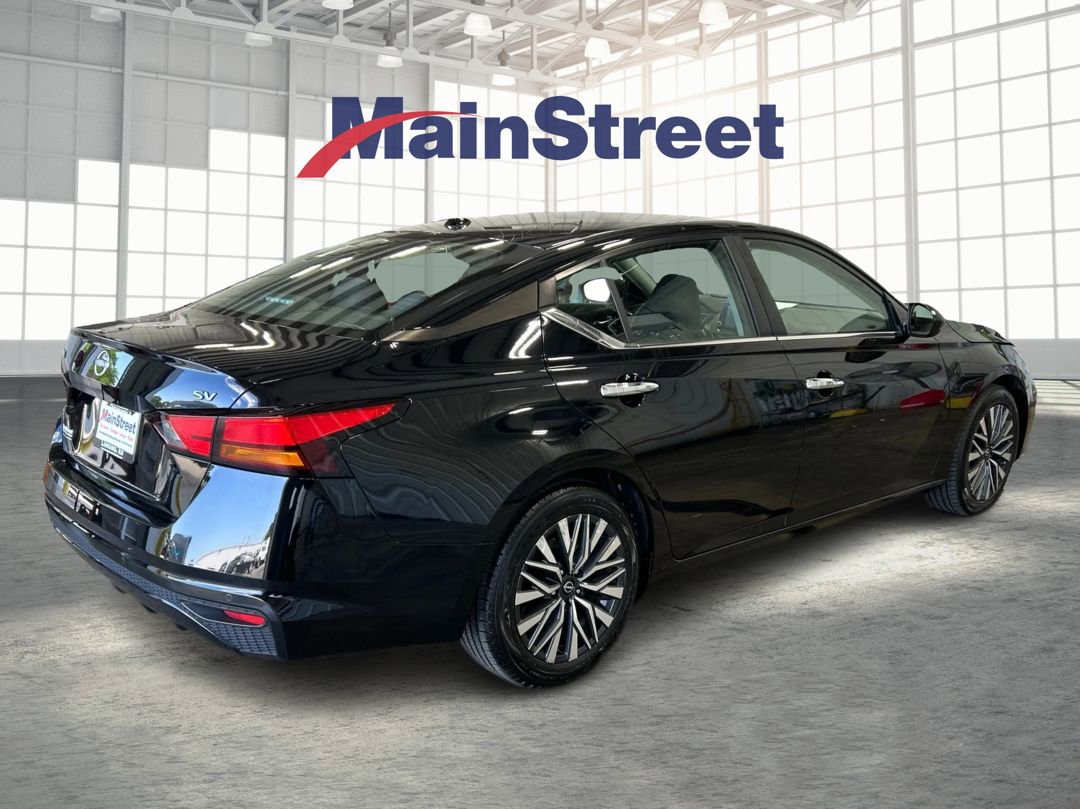 Used 2024 Nissan Altima 2.5 SV FWD image 5