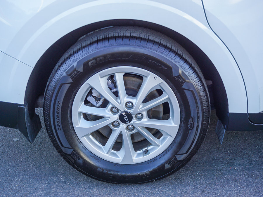 Certified 2023 Kia Carnival LX FWD image 9