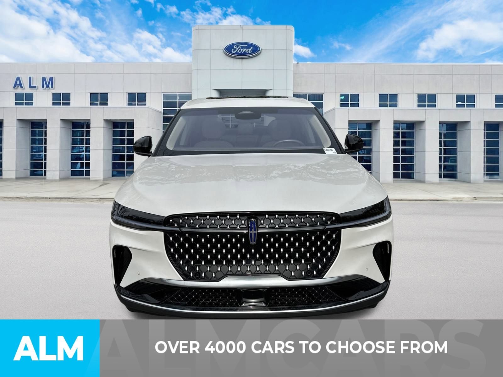 Used 2024 Lincoln Nautilus Premier w/ Equipment Group 102A AWD/4WD image 2