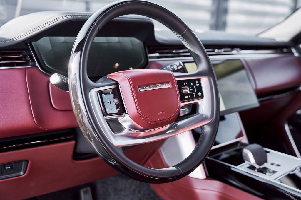 Used 2025 Land Rover Range Rover SE image 36