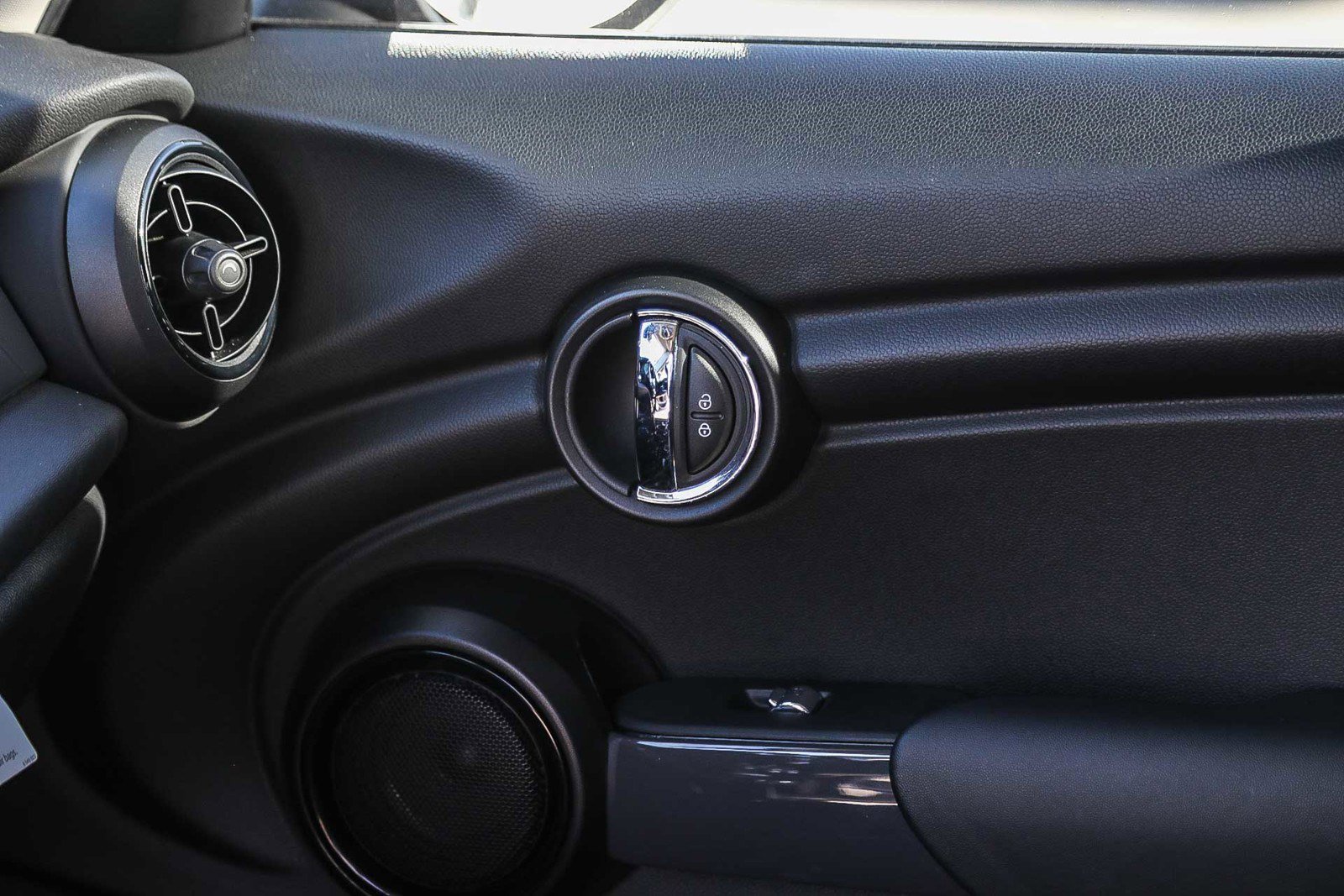 Used 2022 MINI Cooper 4-Door Hardtop image 21