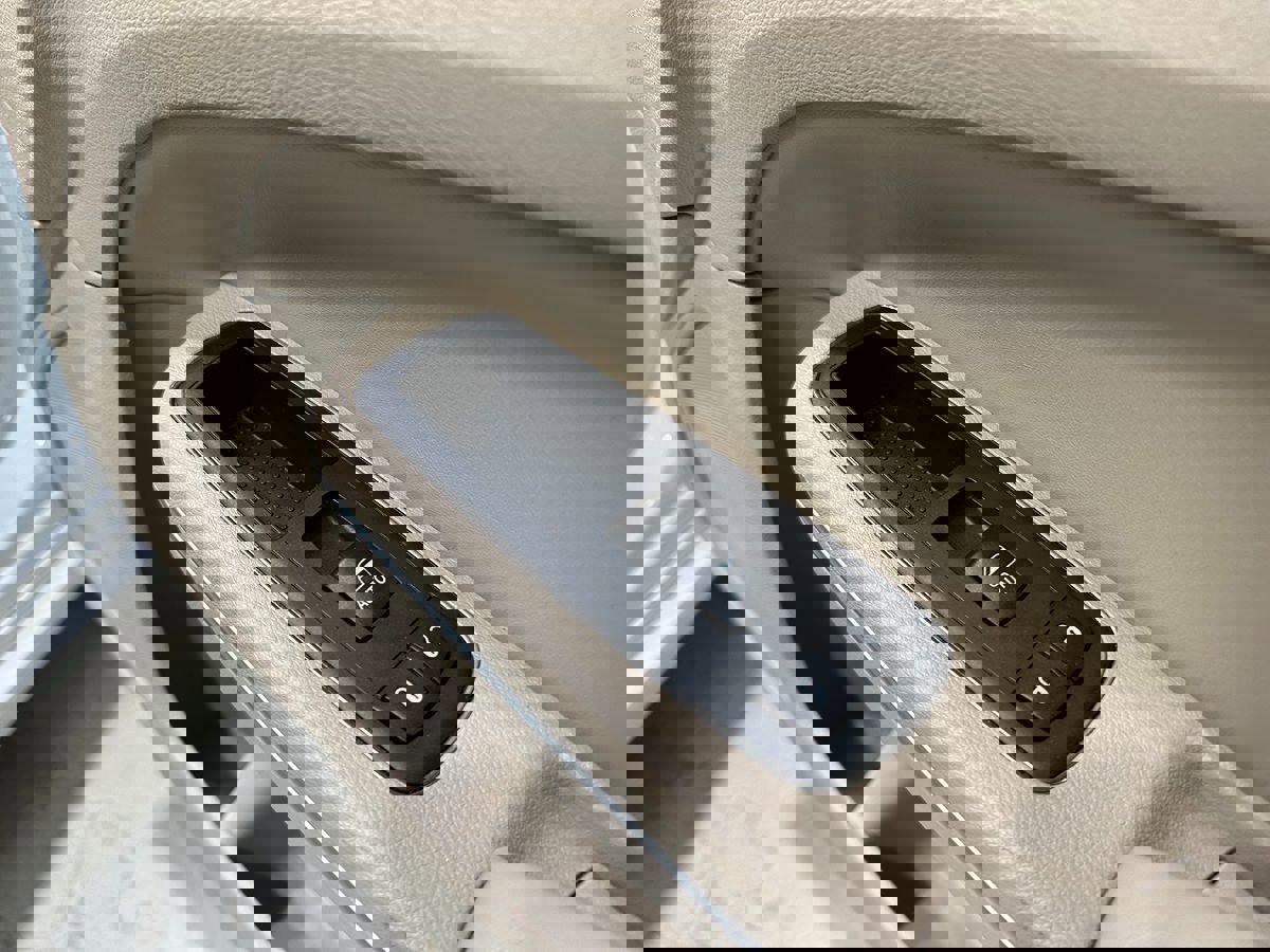 Used 2013 Chrysler 300 C w/ Light Group image 10