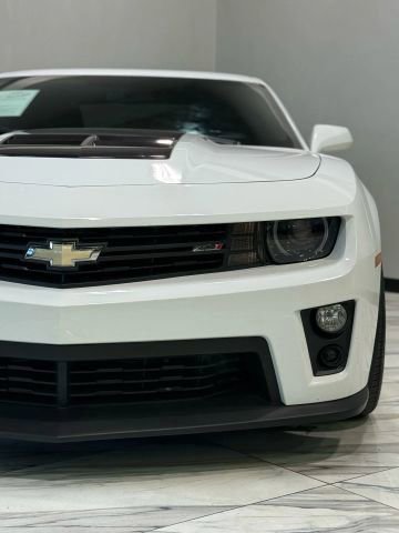 Used 2013 Chevrolet Camaro ZL1 w/ Gray Stripe Package image 4