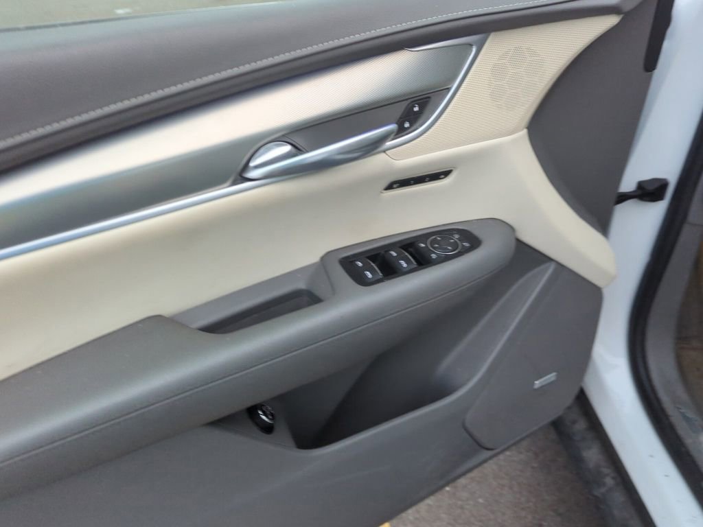 Used 2018 Cadillac XT5 Premium Luxury image 8