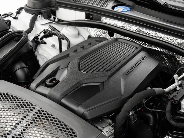 Certified 2025 Porsche Macan image 28