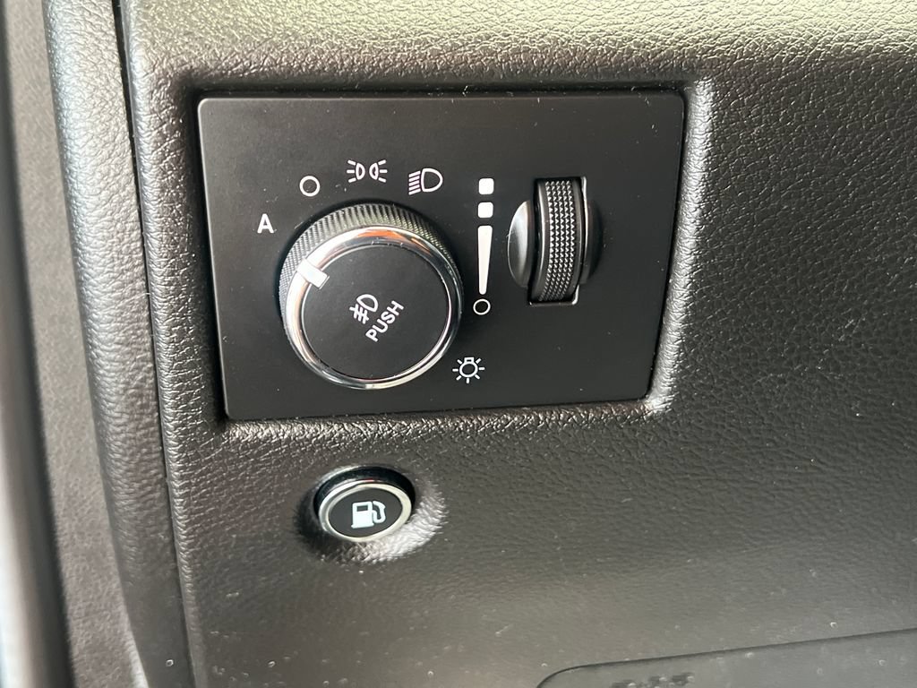 Used 2021 Jeep Grand Cherokee Laredo AWD/4WD image 27