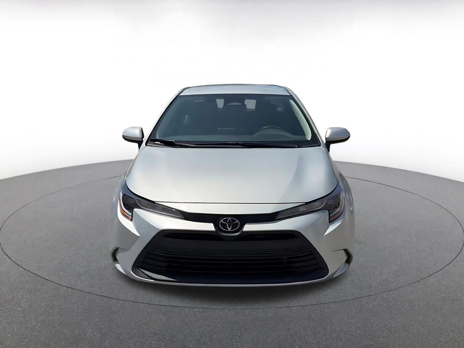 Used 2025 Toyota Corolla LE FWD image 4