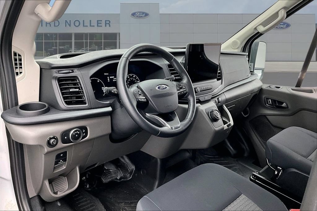 New 2023 Ford E-Transit Medium Roof RWD image 7