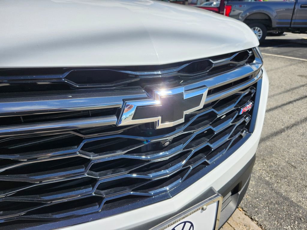 Used 2023 Chevrolet Traverse RS image 17