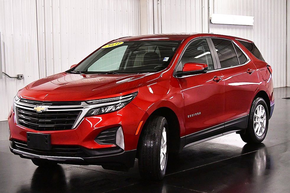 Used 2023 Chevrolet Equinox LT image 3