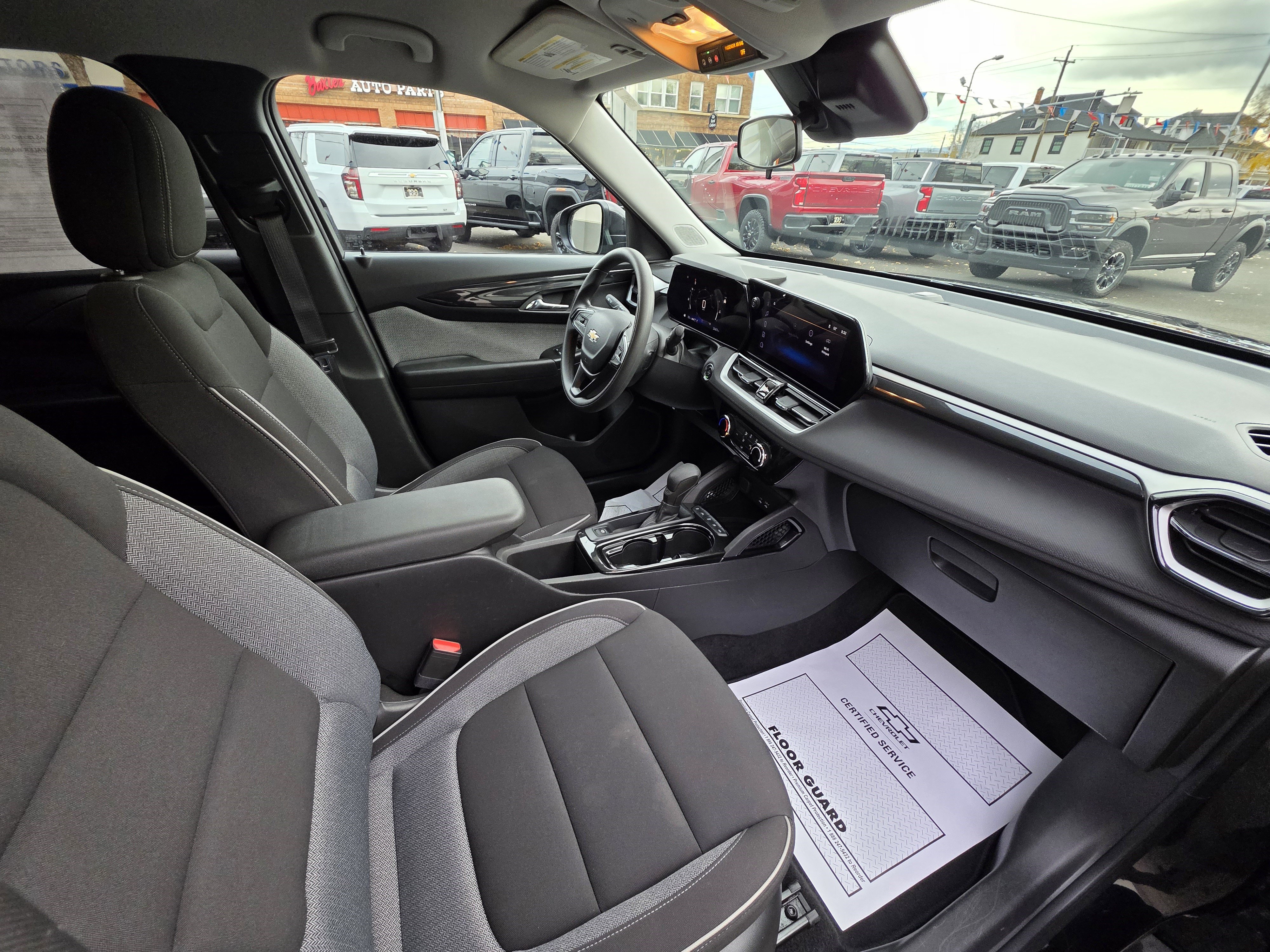 Used 2025 Chevrolet TrailBlazer LT image 24