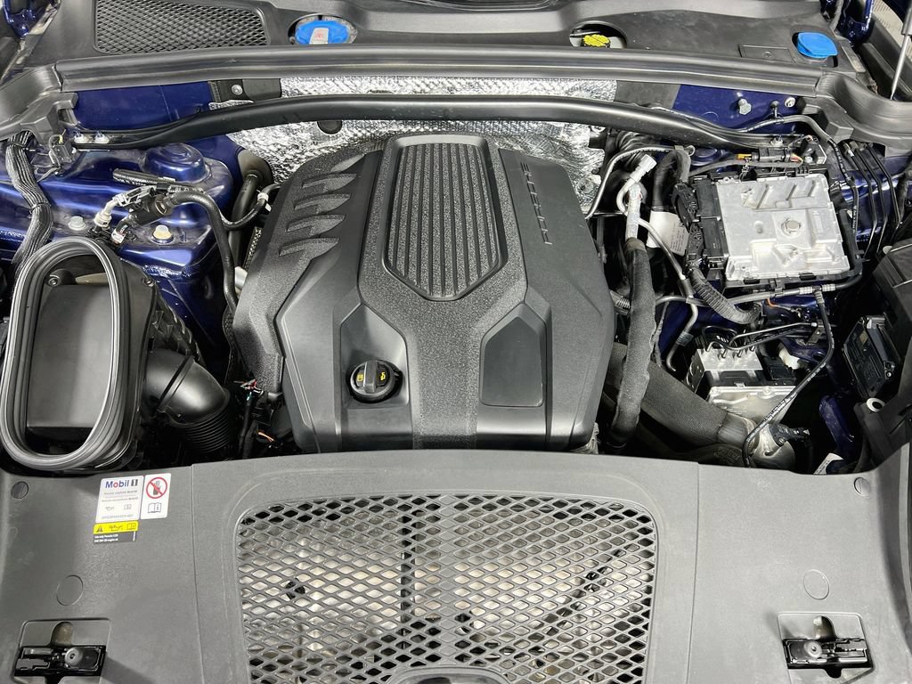 Used 2023 Porsche Macan Turbo AWD/4WD image 32