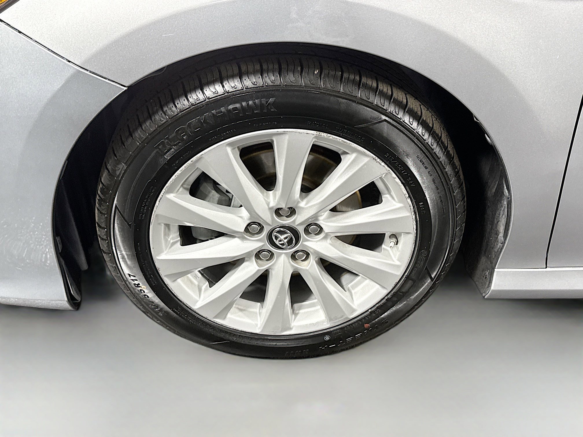 Used 2018 Toyota Camry LE FWD image 37