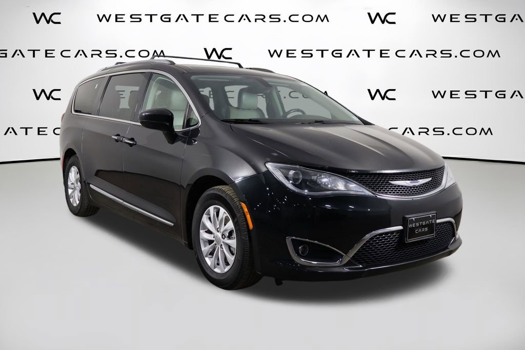 Used 2018 Chrysler Pacifica Touring-L image 44