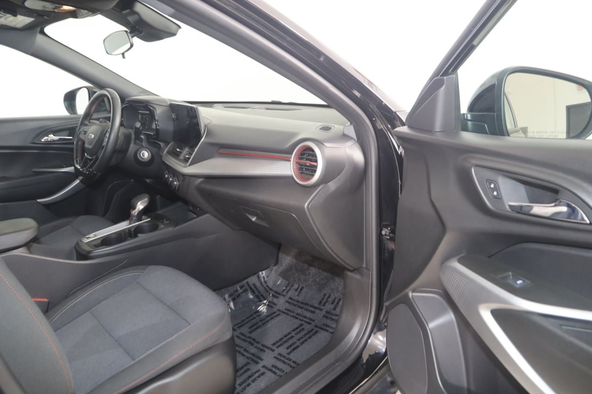 Used 2024 Chevrolet Trax RS FWD image 36