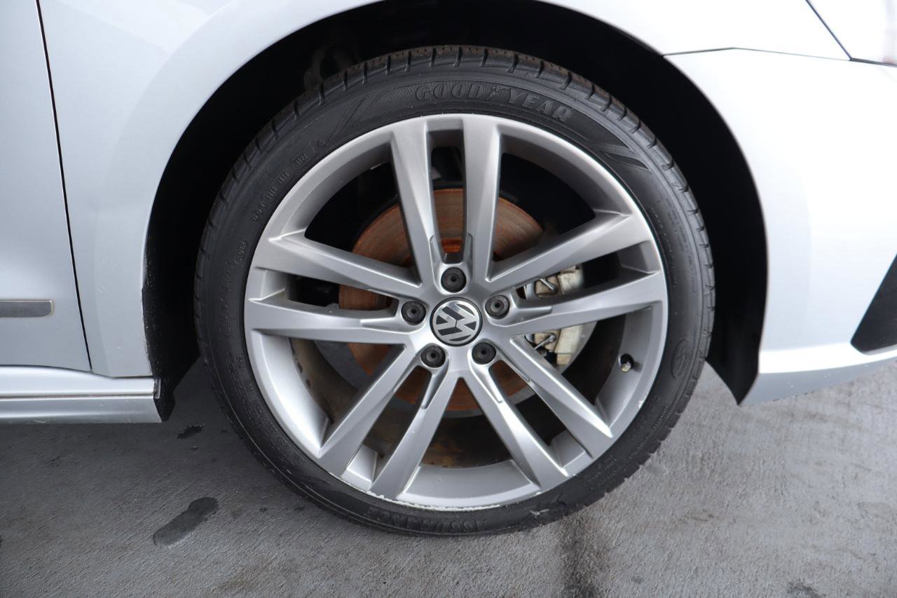Used 2017 Volkswagen Passat 1.8T R-Line image 42