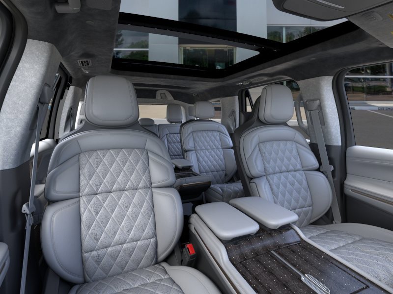 New 2026 Lincoln Navigator Black Label w/ Black Label Special Edition AWD/4WD image 10