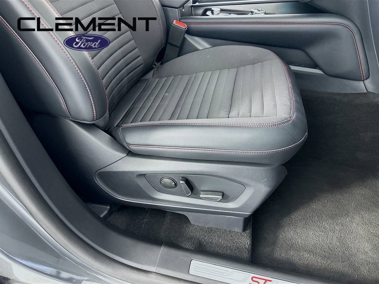 New 2025 Ford Explorer ST-Line w/ Premium Package image 32