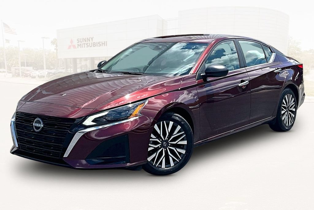 Used 2025 Nissan Altima 2.5 SV FWD image 1