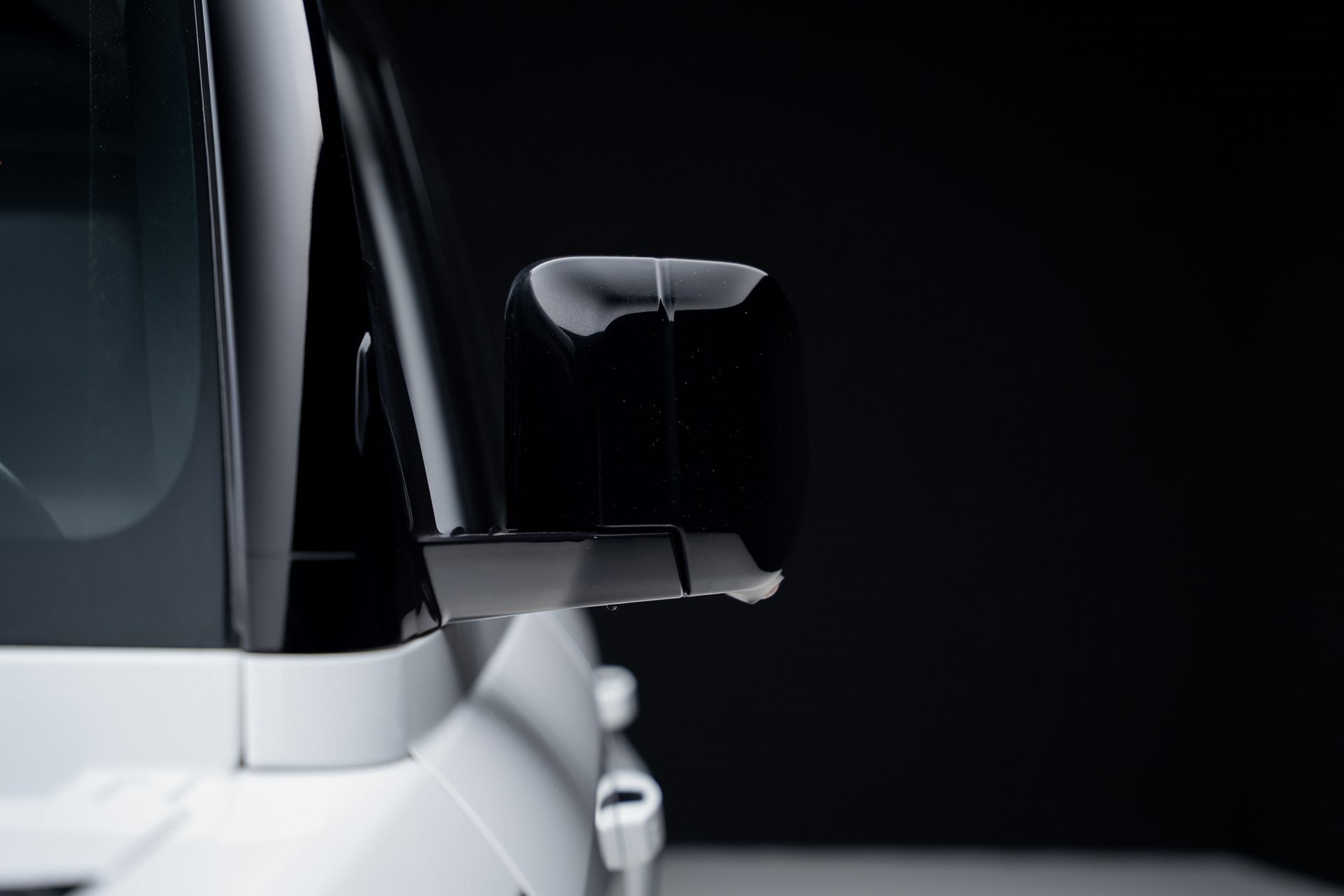 Used 2023 Land Rover Defender 130 SE image 16