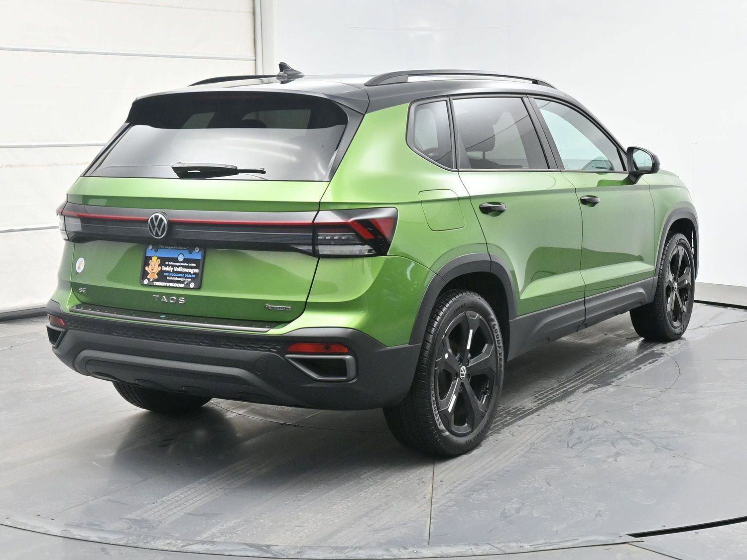 Certified 2025 Volkswagen Taos SE AWD/4WD image 25