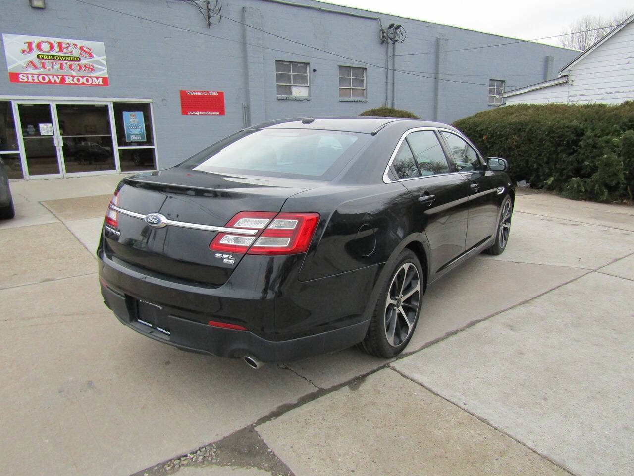 Used 2015 Ford Taurus SEL w/ Equipment Group 201A AWD/4WD image 4